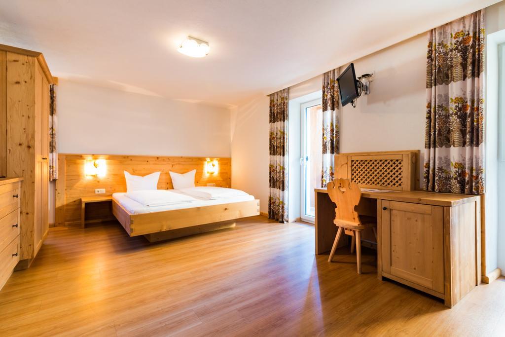 Adler Hotel-Pension Fulpmes Eksteriør bilde